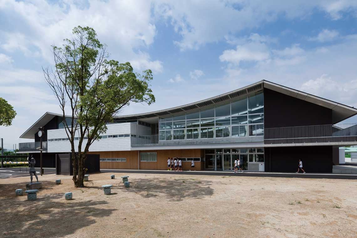 2016年11月に改築された守山中学校。