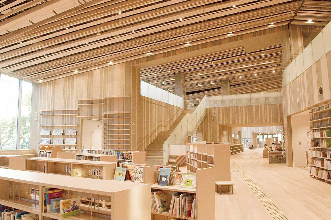隈研吾建築都市設計事務所により設計された「守山市立図書館」
