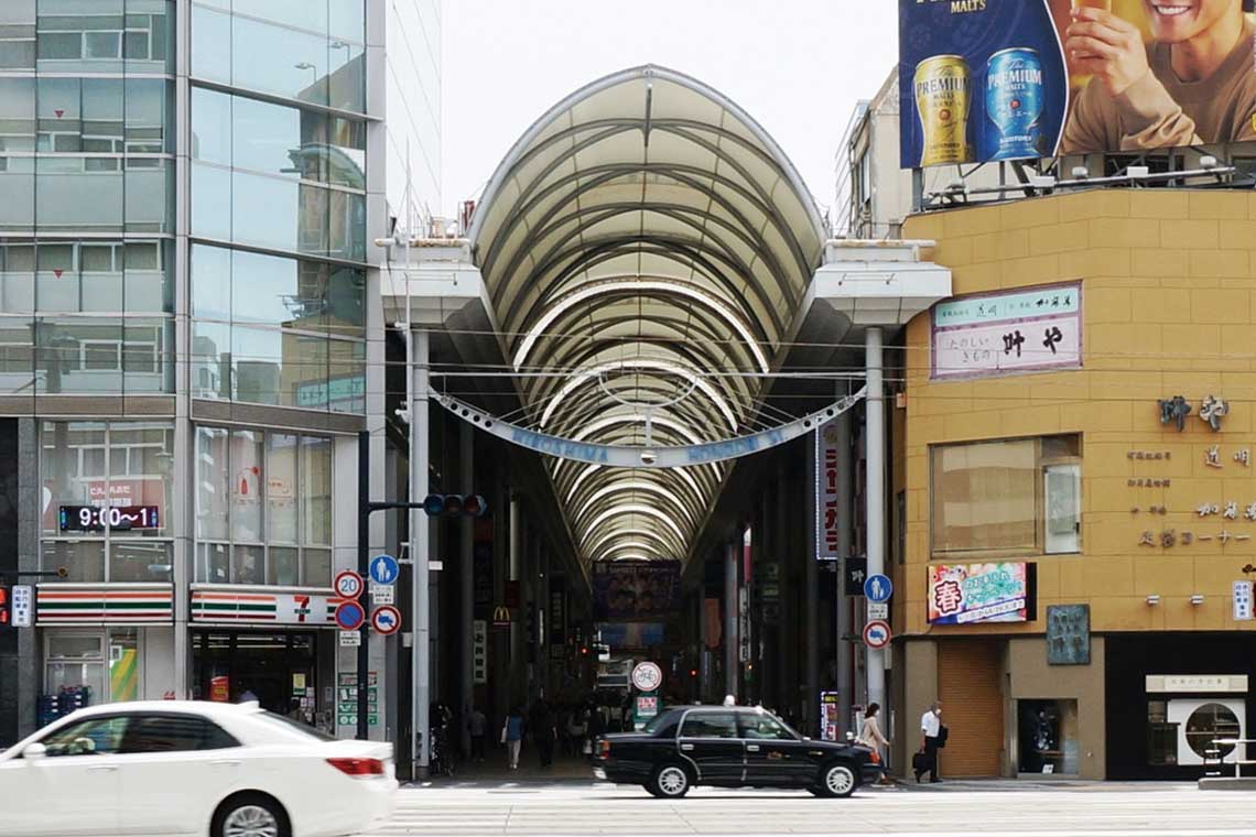 東西に577m伸びたアーケードタイプの「広島本通商店街」。中四国地方で最大の規模を誇る。