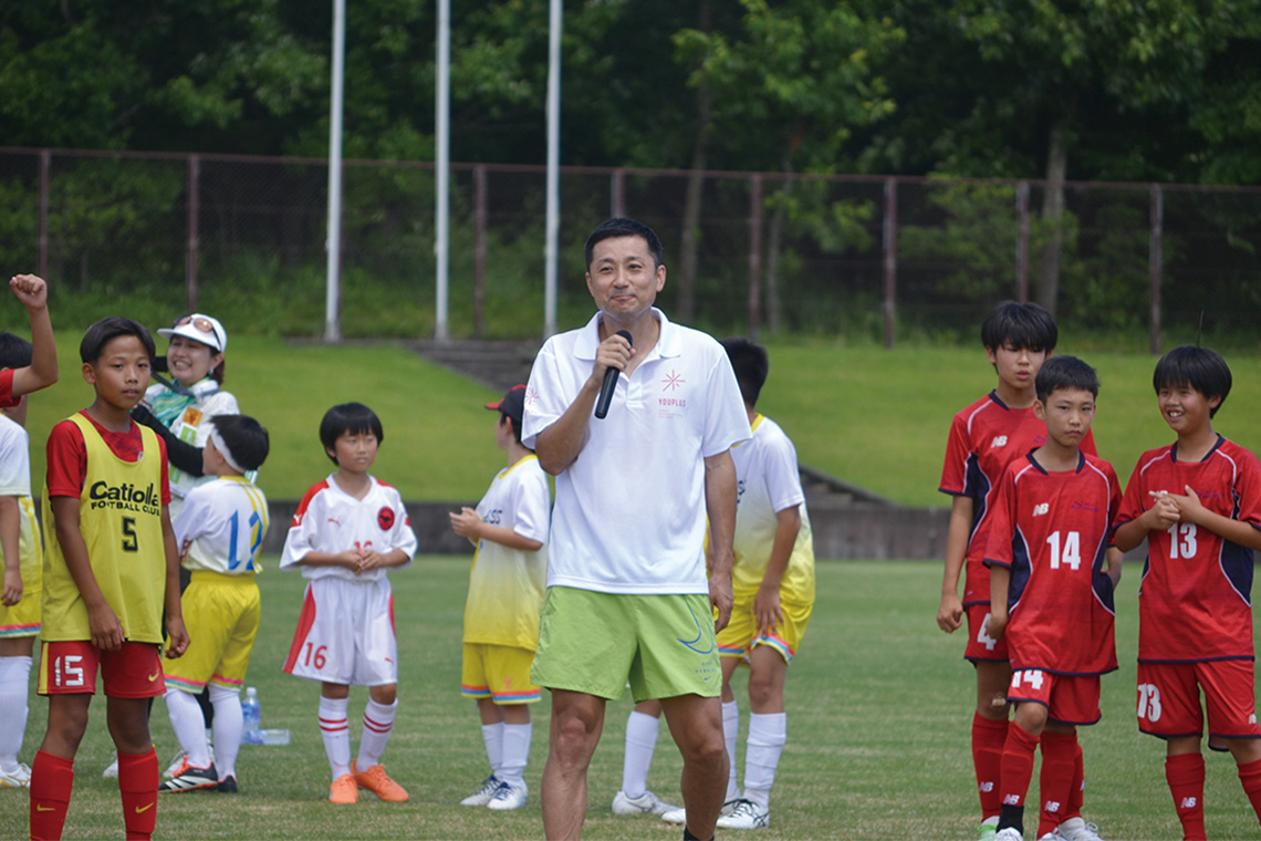 大分県出身の元Ｊリーガー 内村圭宏氏によるシュートクリニックの模様。指導に熱が入り、選手たちからは質問も挙がった