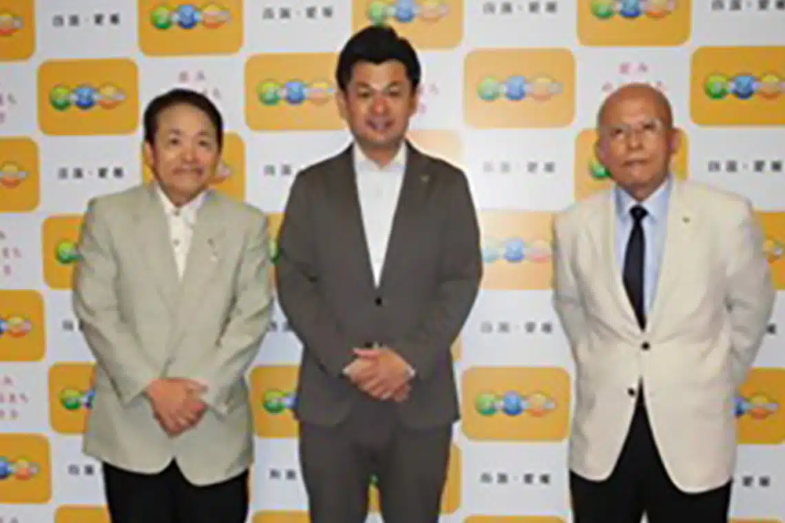 左から/上谷進 本部長、田中浩介 松前町長、沖野錬太郎 事務局長