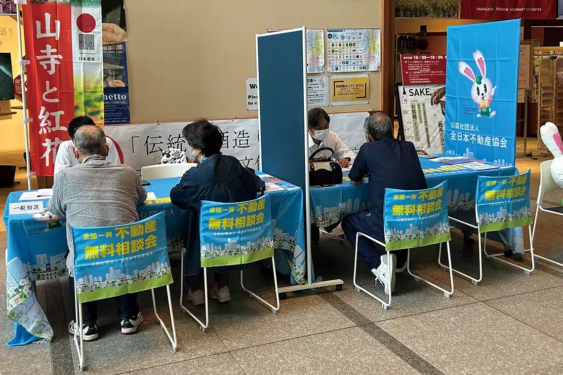 霞城セントラル 1階アトリウム（山形県本部）