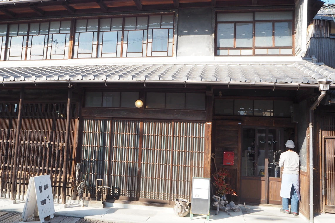 カフェ：宇陀松山にはとにかくカフェが多い。こちらは町家を使った和室カフェで、まるでわが家のようにくつろげることから、森本氏は「うちの迎賓館」と呼ぶ。来客があったとき、ここでもてなすそうだ。