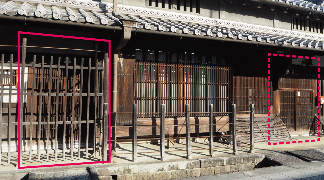 座敷玄関：宇陀の町家には複数の玄関を持つタイプがみられる。座敷玄関はダイレクトに客間や仏間につながり、冠婚葬祭の時などに利用される。日常生活と接客の空間の使い分けがよく考えられている。