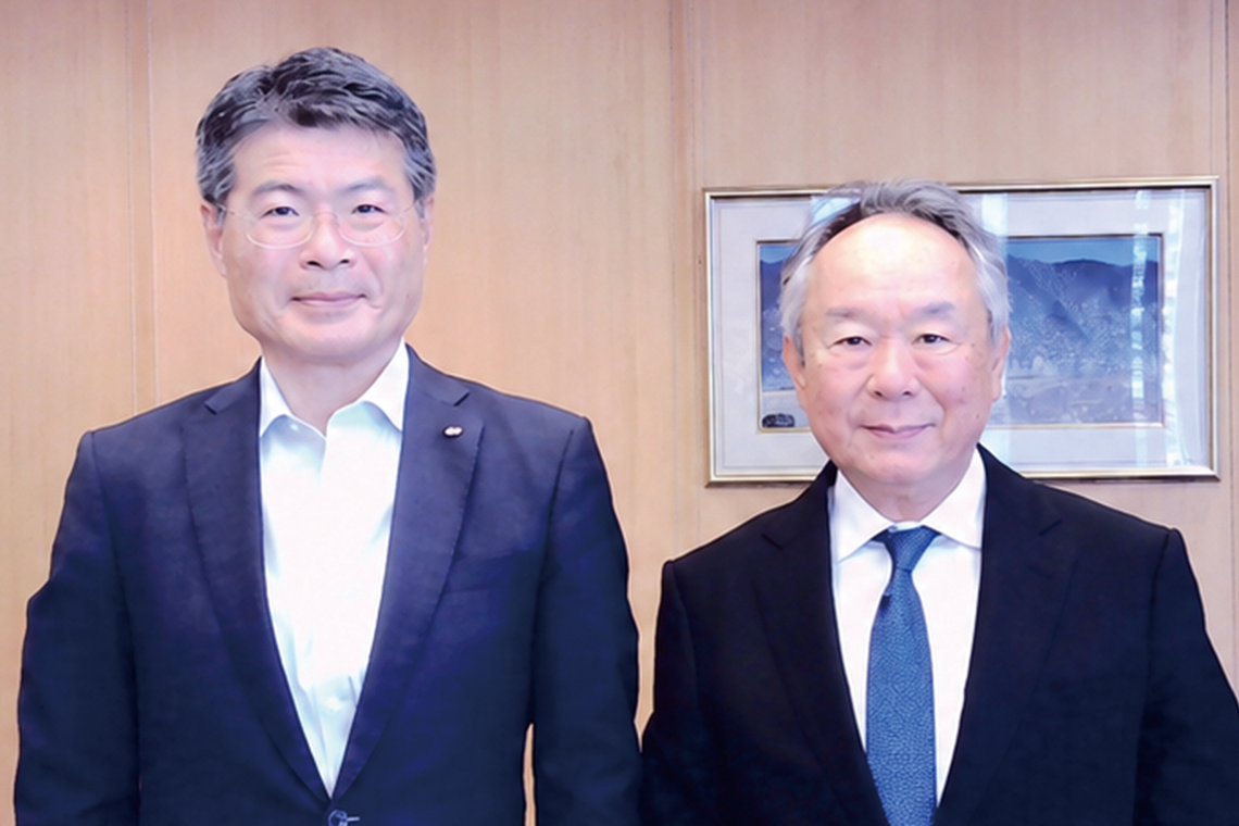 (左)平田研 長崎県知事、(右)中村裕昌 理事長